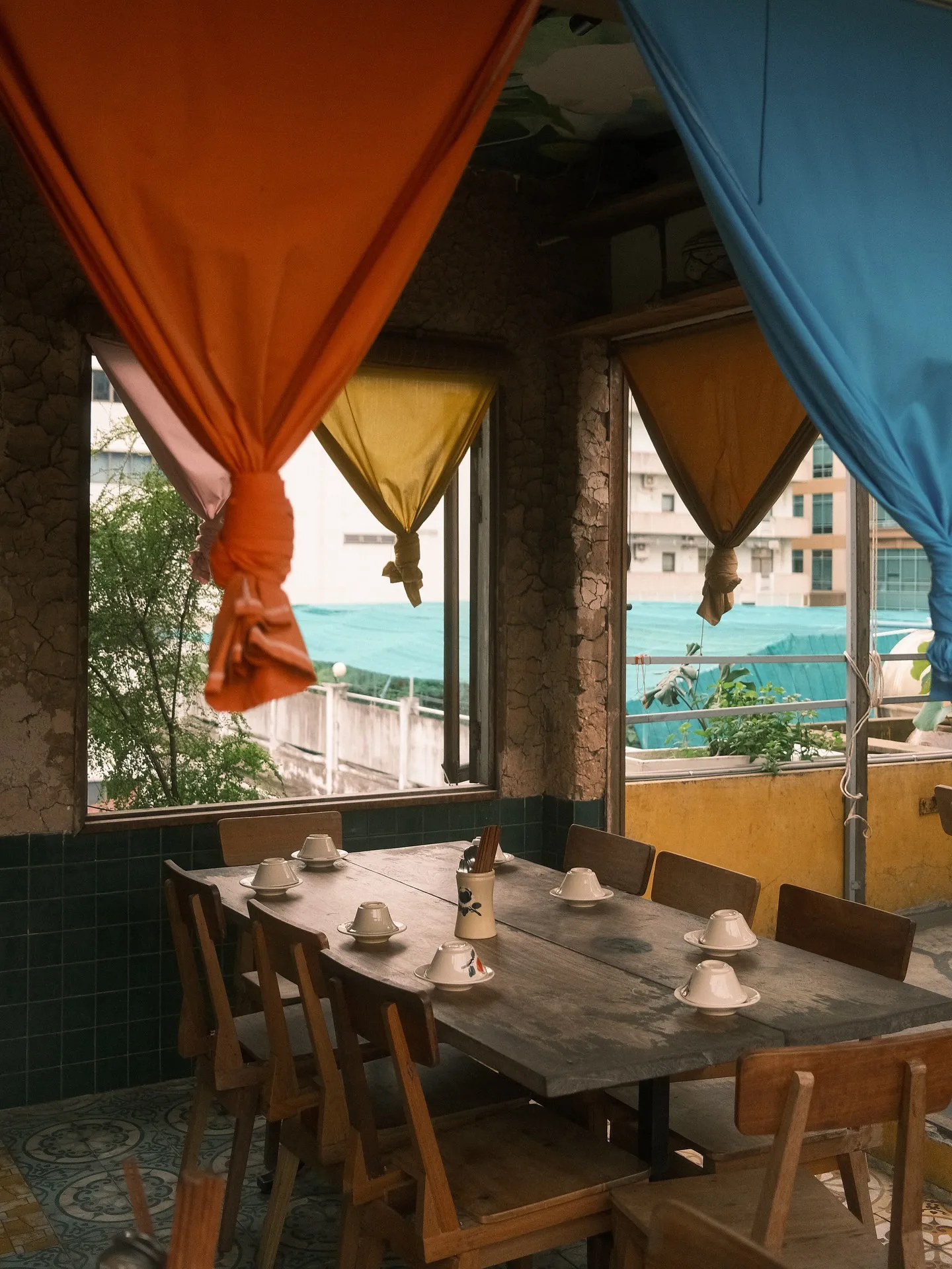 The garden courtyard at the 158 Pasteur branch of Secret Garden