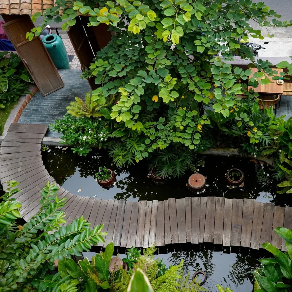 🚗 Grab, Taxi, or Walk? Best Transportation Drop-off Points for Secret Garden Vietnamese Restaurant